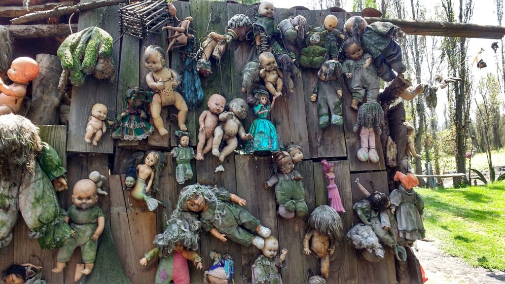 The Island of Dolls